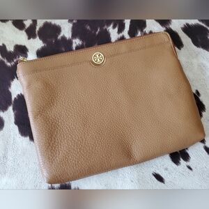 Tory Burch Large Pebble Brown Wristlet